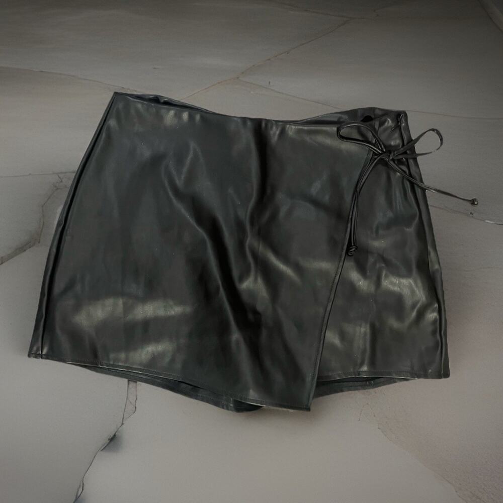 Y2K 90s Black Faux Vegan Leather Mini Skort Goth Grunge Skater Streetwear L/XL
